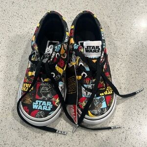 Vans Era X Star Wars "Classic Repeat" off the wall size 8 kids